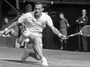 Lenda australiana, com 19 títulos de Slam, Neale Fraser falece aos 91 anos