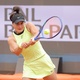 Andreescu supera a estreia e encara Bencic, Zheng tamb&eacute;m avan&ccedil;a