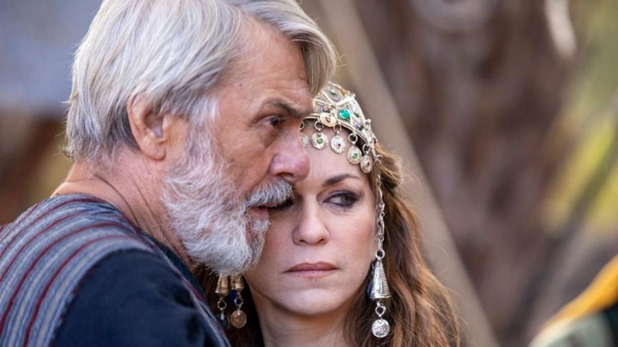 Abraão (Zécarlos Machado) e Sara (Adriana Garambone) em cena de Genesis (Reprodução: Record TV) - Reprodução / Internet