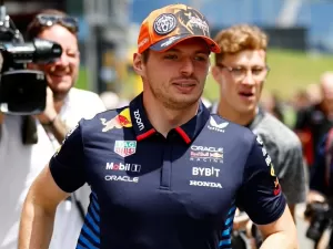 F1 - Após novas 'investidas' da Mercedes, Verstappen confirma: "Estarei pilotando pela Red Bull em 2025"