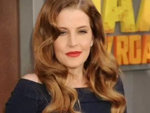 Lisa Marie Presley manteve o corpo do filho Benjamin em casa por dois meses após morte do rapaz, e motivo vem à tona