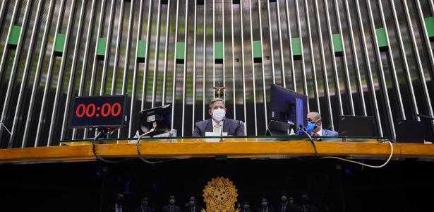 Sob a fumaça do voto impresso, Câmara reduz proteção aos trabalhadores - 10/08/2021 - Vimarsana News