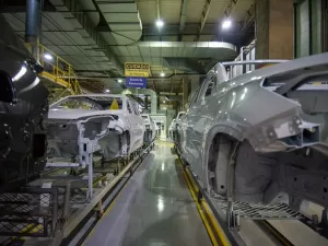 Robôs da Ford que BYD não herdou farão novos carros da Caoa no Brasil