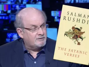 ‘Versos Satânicos’, do autor indiano Salman Rushdie, retorna às livrarias da Índia após 36 anos de proibição