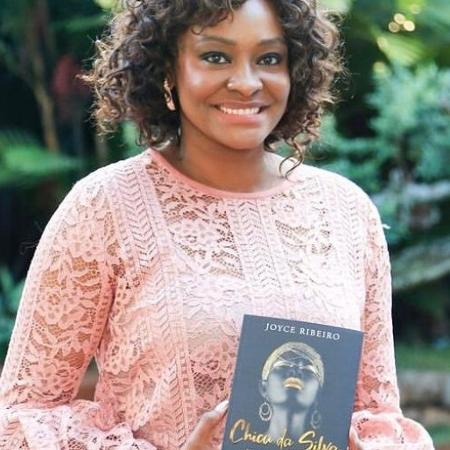 A jornalista e escritora Joyce Ribeiro, autora do livro "Chica da Silva - Romance de uma Vida"  - Reprodução/Instagram/@joyceribeirooficial