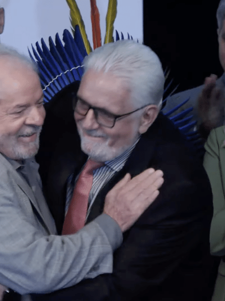  O presidente eleito Lula e o petista histórico Jaques Wagner, que não ganhou ministério: será líder do governo no Senado: -  O Antagonista 