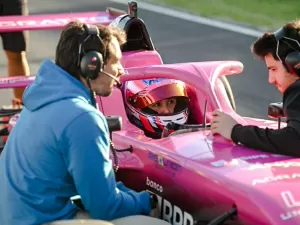 F4 Brasil: Rafa Ferreira passa ilesa em corrida travada por safety cars e vence prova 2 na Argentina