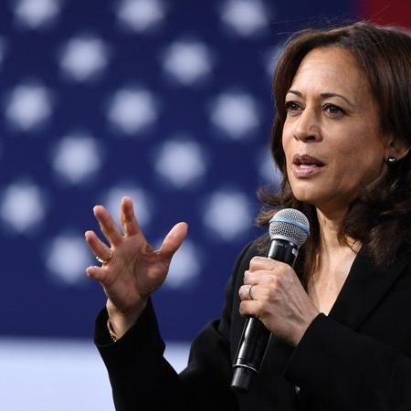 A vice-presidente dos Estados Unidos Kamala Harris deu início a uma viagem pela Ásia neste domingo (22) - Getty Images