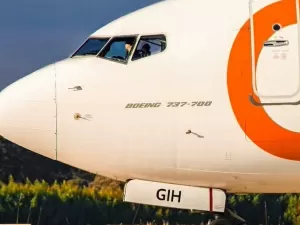 Aeroporto Santos Dumont interrompe operações após avião colidir com ave