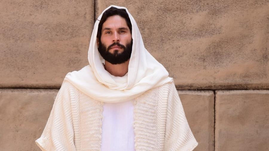 Dudu Azevedo interpreta "Jesus" na novela da Record TV - Blad Meneghel/ Record TV