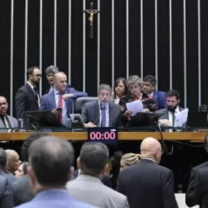 Plenário da Câmara no dia da votação do projeto que suspendeu a dívida do Rio Grande do Sul por três anos. Foto: Zeca Ribeiro/Ag. Câmara