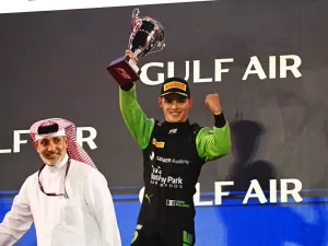 F2: Maloney vence corrida 2 e 'varre' etapa do Bahrein; Bortoleto é quinto após punição por incidente com Hadjar