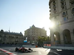 F1: Leclerc lidera TL2 de Baku, com Pérez segundo e Verstappen sexto; Norris foca em simulações de corrida