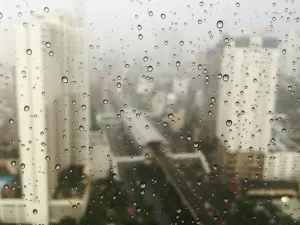 Após forte chuva, cidade de São Paulo entra em estado de atenção 