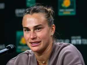 Sabalenka garante que foi testada o suficiente rumo às quartas de final