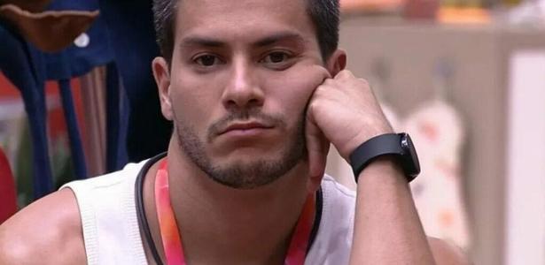 Arthur Aguiar arregou para Gustavo no BBB?