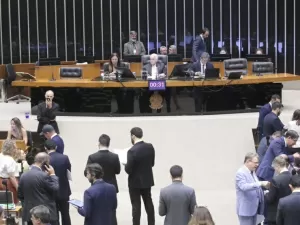 Câmara adia votação da regulamentação da reforma tributária para terça