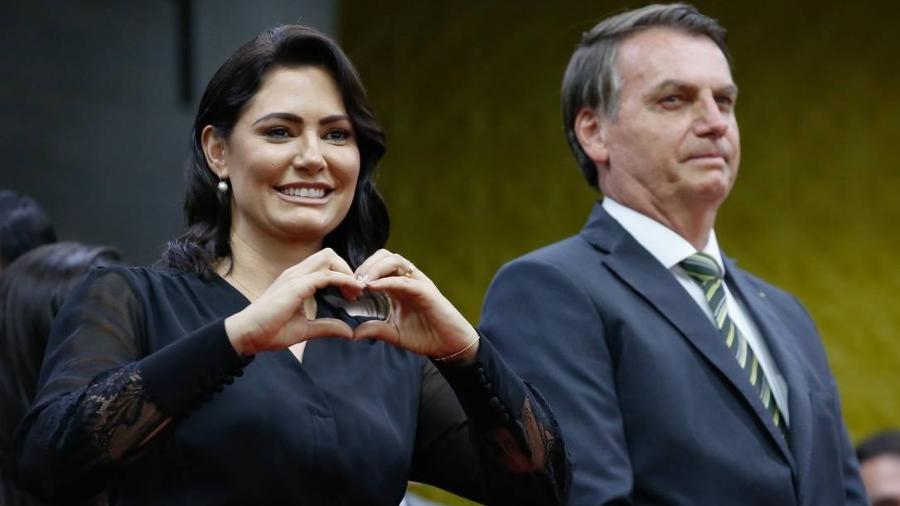 Michelle Bolsonaro, ao lado de Jair Bolsonaro: zombaria e chacota depois do "glória a Deus" - Carolina Antunes/PR