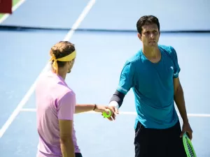 Campeões de Roland Garros batem Melo e Zverev nas oitavas