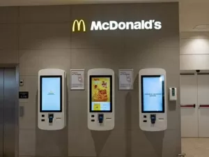 McDonald’s dá passo importante para atender mais sem caixas humanos