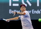 Zverev defende cinco sets e provoca Djokovic: ?Está mais velho?