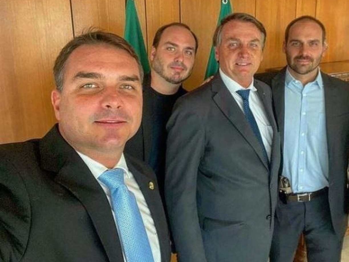 Investigação aponta que família Bolsonaro é grande lavanderia de dinheiro