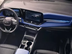 Novo Chevrolet Equinox híbrido tem interior com duvidoso revestimento azul