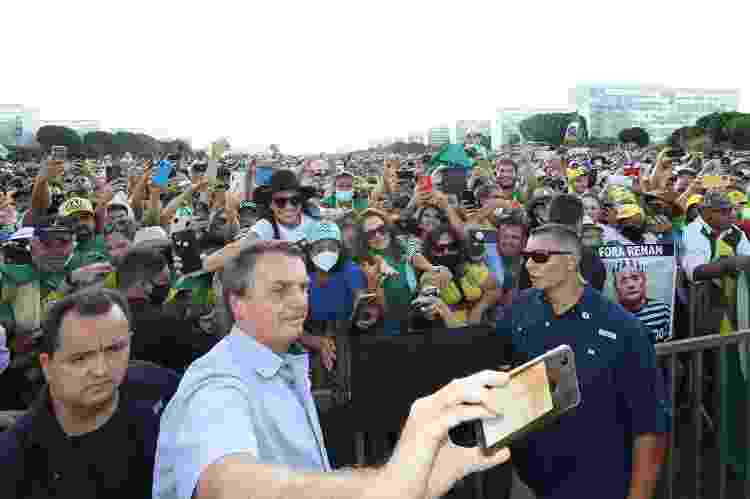 jair-bolsonaro-durante-ato-de-apoio-do-agronegocio-na-esplanada-dos-ministerios-em-brasilia-no-dia-155-1621296738846_v2_750x1 "É, no mínimo, lamentável", diz Fachin sobre Bolsonaro em atos contra o STF