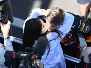 F1 - Bebê a bordo: Max Verstappen e Kelly Piquet anunciam gravidez