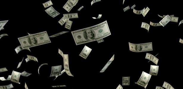 Com dólar a R$ 4,99 e vendas no varejo no radar, Bolsa abre em leve baixa