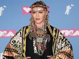 Madonna aceita 'desafio' do Itaú e cria do zero comercial da campanha de 100 anos do banco