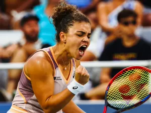 Paolini vence antes da chuva, Zheng fica perto de fechar