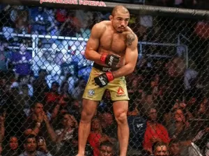 José Aldo revela torcida para McGregor no UFC 303: "Grande campeão"