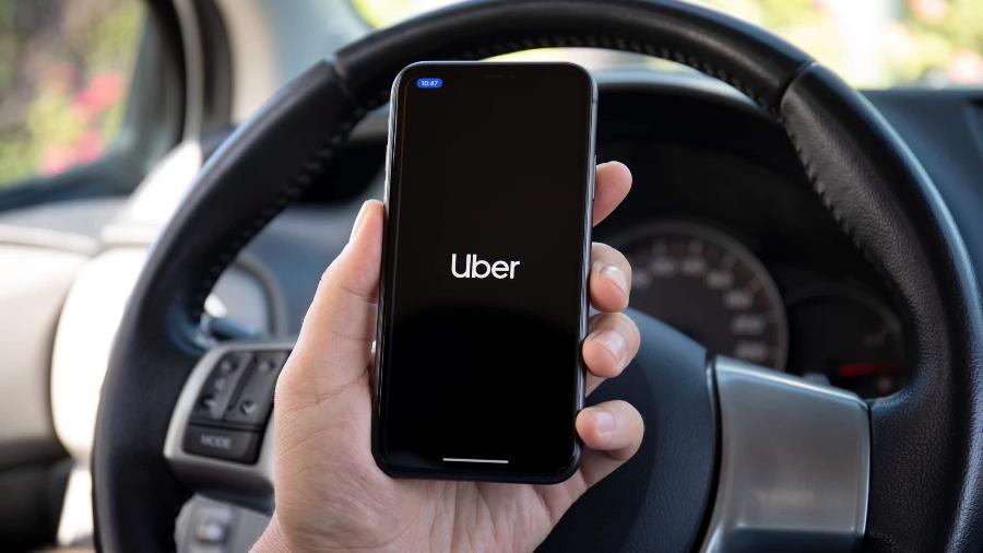 A página Uber Sinistro, no Facebook, mostra conversas inusitadas entre motoristas de aplicativo e passageiros  - Uber