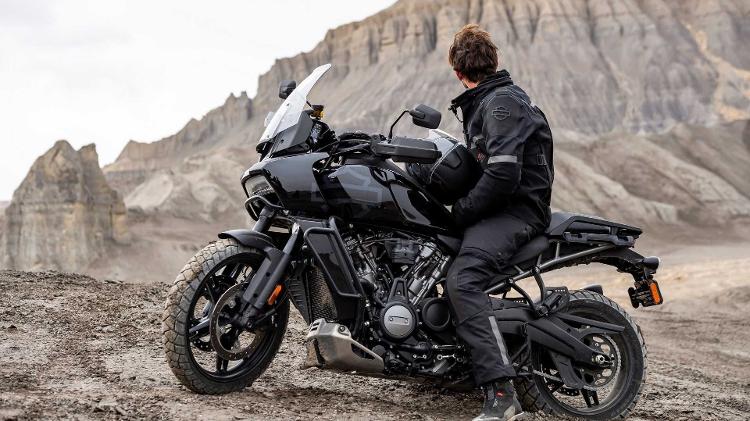 Harley-Davidson Pan America tem sistema que abaixa a moto, para facilitar a vida dos baixinhos