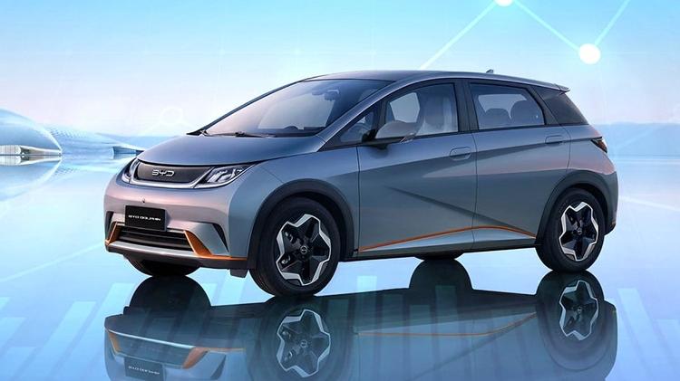 BYD Dolphin balançou o mercado por ser maior, mais potente e equipado que os concorrentes, embora mais barato