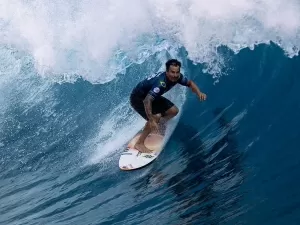 WSL: Ítalo Ferreira derrota John John e se sagra campeão em Teahupoo