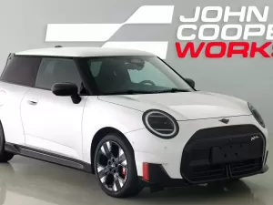 Mini Cooper JCW E: hot elétrico de 259 cv aparece em primeiras imagens