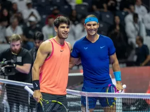 Alcaraz supera Nadal e decide a exibição saudita com Sinner