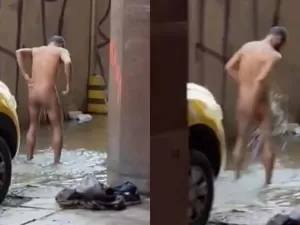 VÍDEO: Homem nu é flagrado tomando banho em água suja da enchente em Porto Alegre