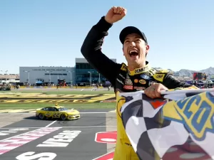 NASCAR: Logano conta com estratégia certeira, vence em Las Vegas e se garante na final