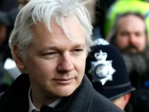 Quem é Julian Assange e qual a relação dele com WikiLeaks?