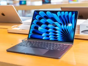 Por desafios de custo, MacBook Air com OLED poderá chegar só após 2027