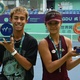 Xinran Sun e Jordan Lee s&atilde;o campe&otilde;es do Junior Finals, na China