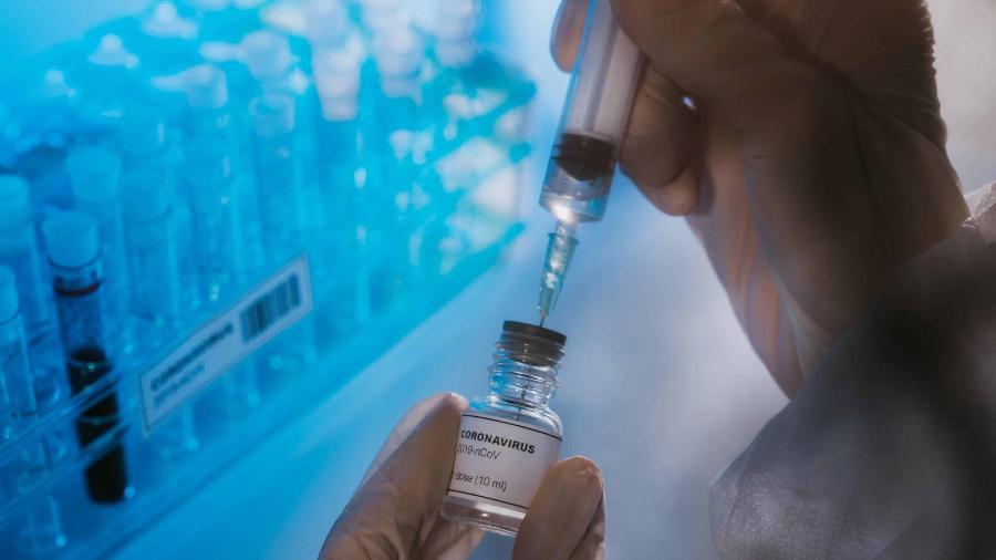 EUA espera vacinar 100 milhões de pessoas contra a covid-19 até o fim de fevereiro - iStock/FilippoBacci