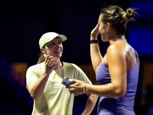 Sabalenka e Zheng abrem Finals no sábado, Iga joga domingo