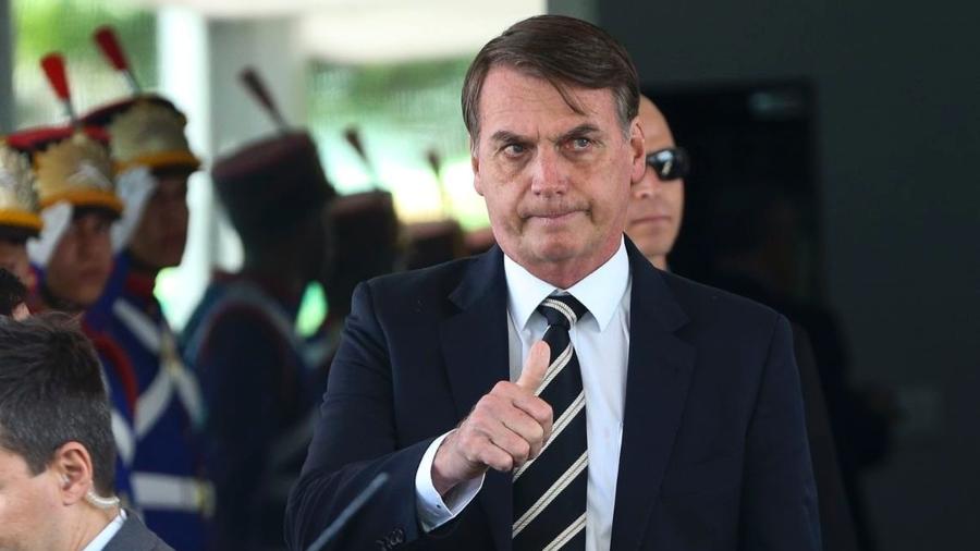 Bolsonaro anuncia que vestibular federal para transexuais foi suspenso - false