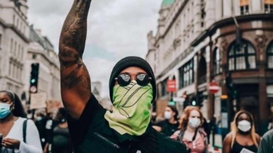 Hamilton durante protesto em Londres                              - Reprodução/Instagram                    