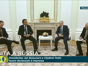 Bolsonaro e Putin posam juntos em encontro dos presidentes dos dois países - Bolsonaro e Putin em encontro no Kremlin. Foto: Reprodução/TV Brasil - Bolsonaro e Putin em encontro no Kremlin. Foto: Reprodução/TV Brasil