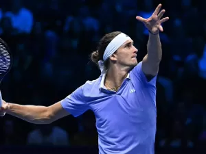 Zverev sente falta de diferenças nas superfícies e reclama das bolas